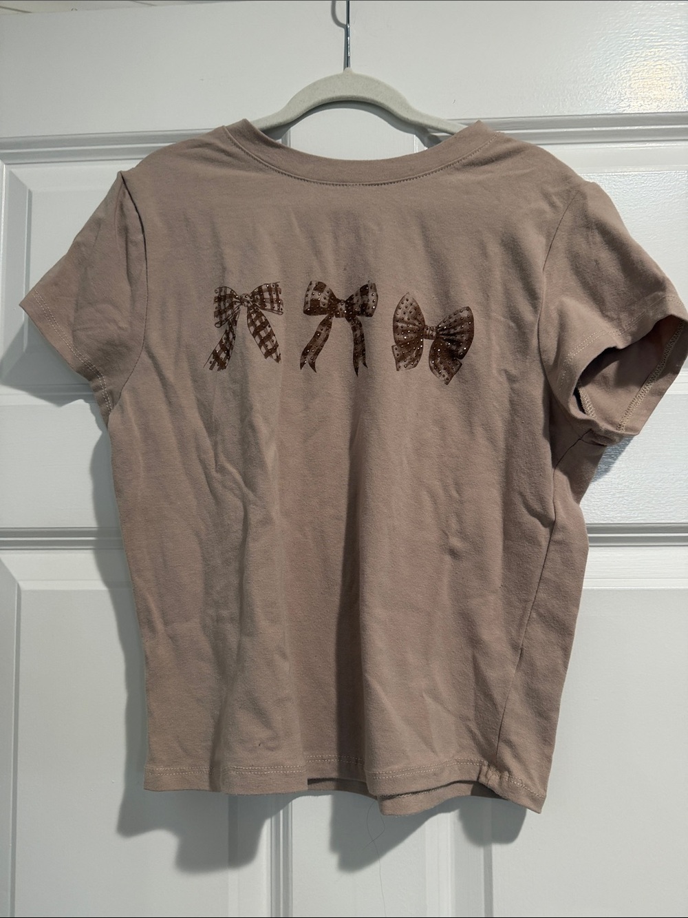 Dirty Laundry Girls' Dusty Rose Short Sleeve Tee with Brown Bow Prints